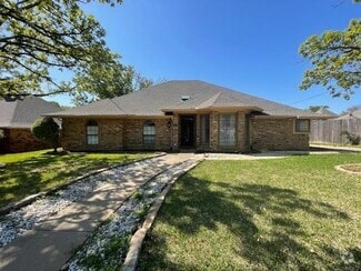 Building Photo - 3208 Flintridge Dr