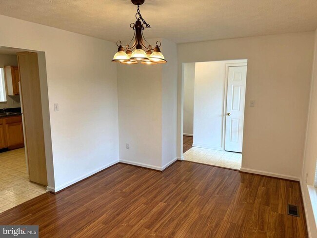 Foto del edificio - 2047 Honeysuckle Ln