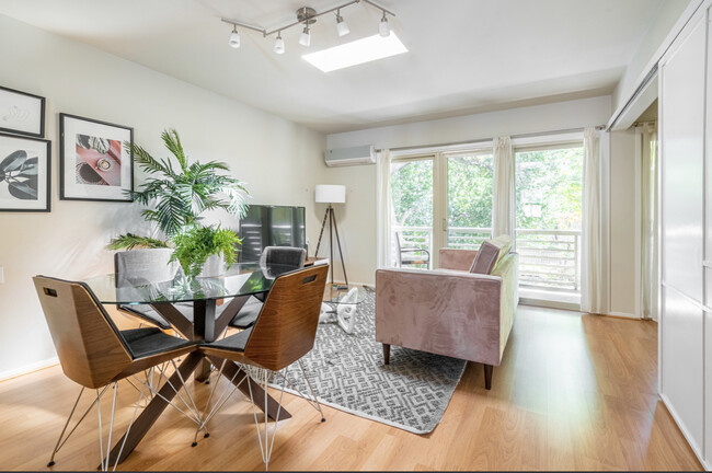 Foto del edificio - Webster Oak Apartments