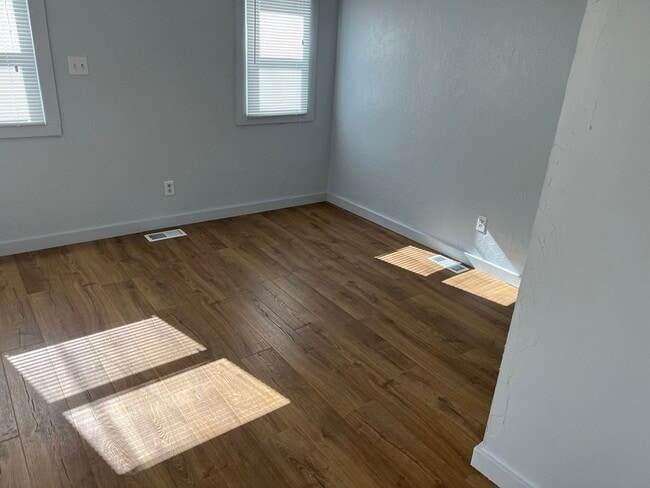 Foto del edificio - 77 Pond St