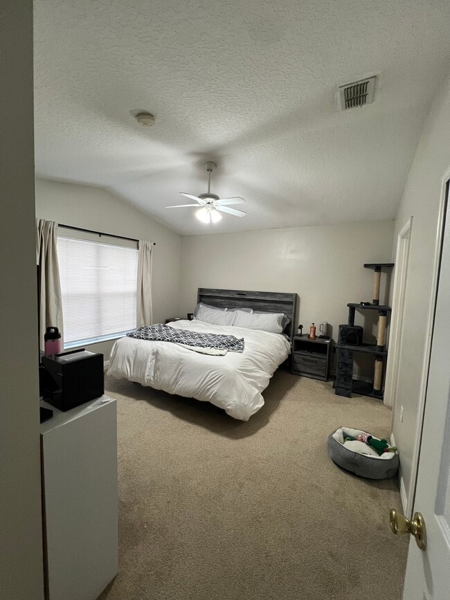 Foto del edificio - 2312 Ole Hickory Dr