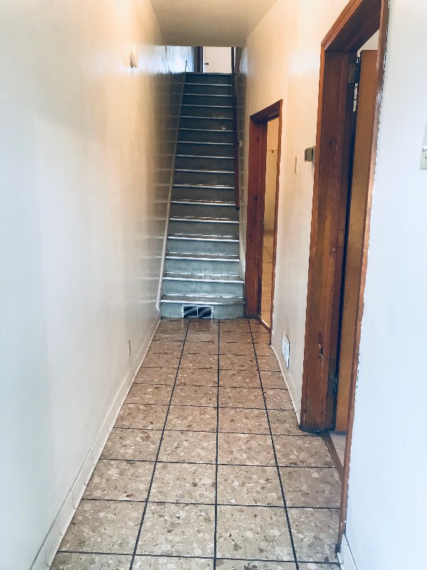 Foto del edificio - 351 1/2 McKee Pl
