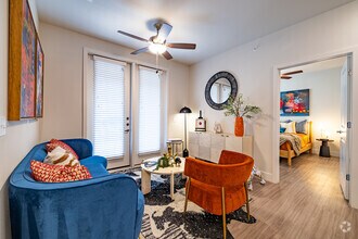 2BR, 2BA - 960SF - Living Room - Palladium East Foster Crossing