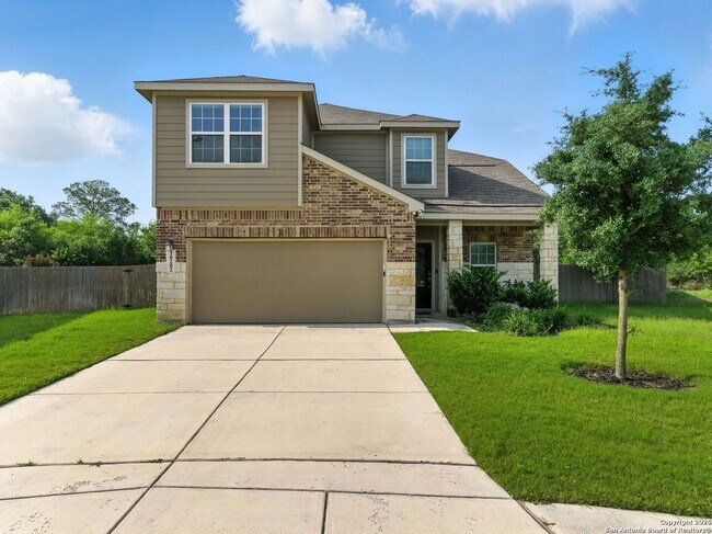 Foto del edificio - Charming Home Awaits: Spacious & Modern Li...