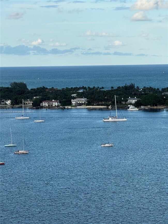 Foto del edificio - 5600 N Flagler Dr