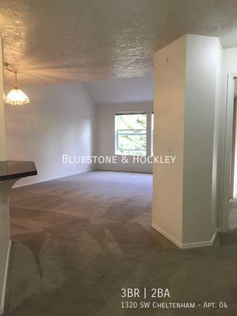 Building Photo - 1320 SW Cheltenham St