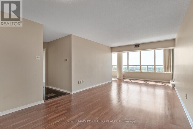 Building Photo - 400 Webb Dr