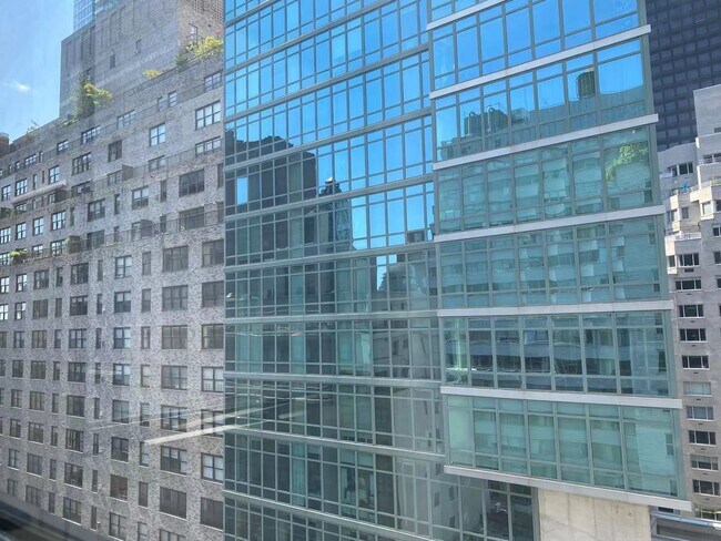 Building Photo - 200 E 58th St