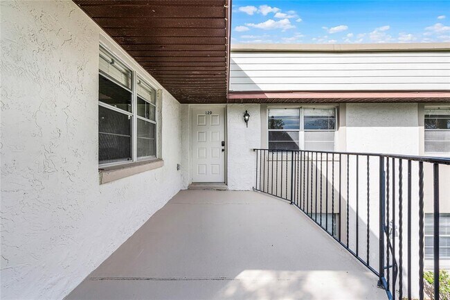 Foto del edificio - 120 Windtree Ln