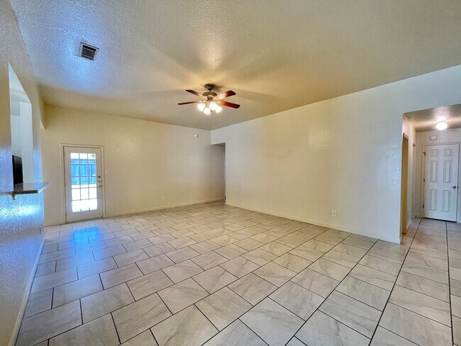 Building Photo - $500 Off 1st Month!  Viewable February 8th...