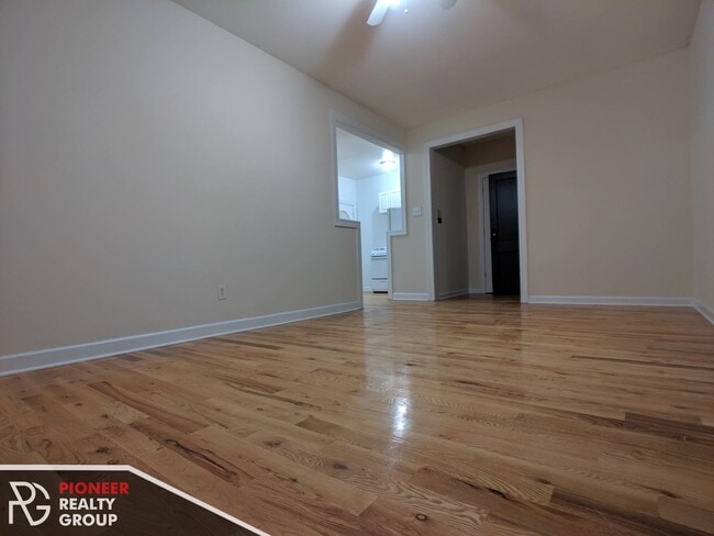 Building Photo - 3721 N Pine Grove Ave