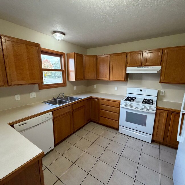 Foto del edificio - Large 3 bedroom duplex - move in ready!