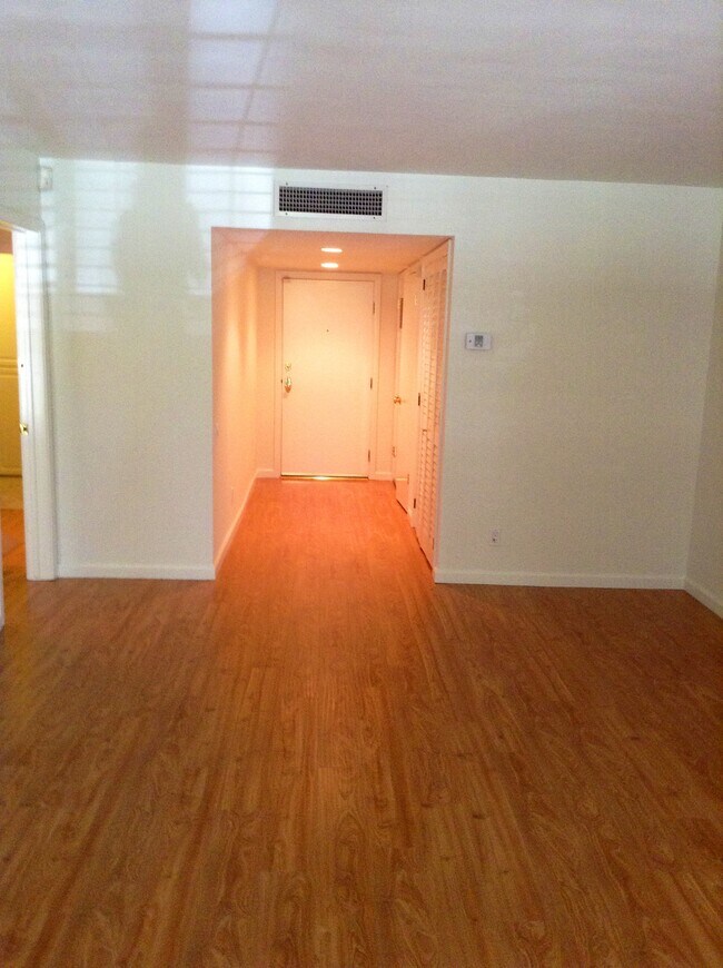 Foto del edificio - 2301 S Beverly Glen Blvd