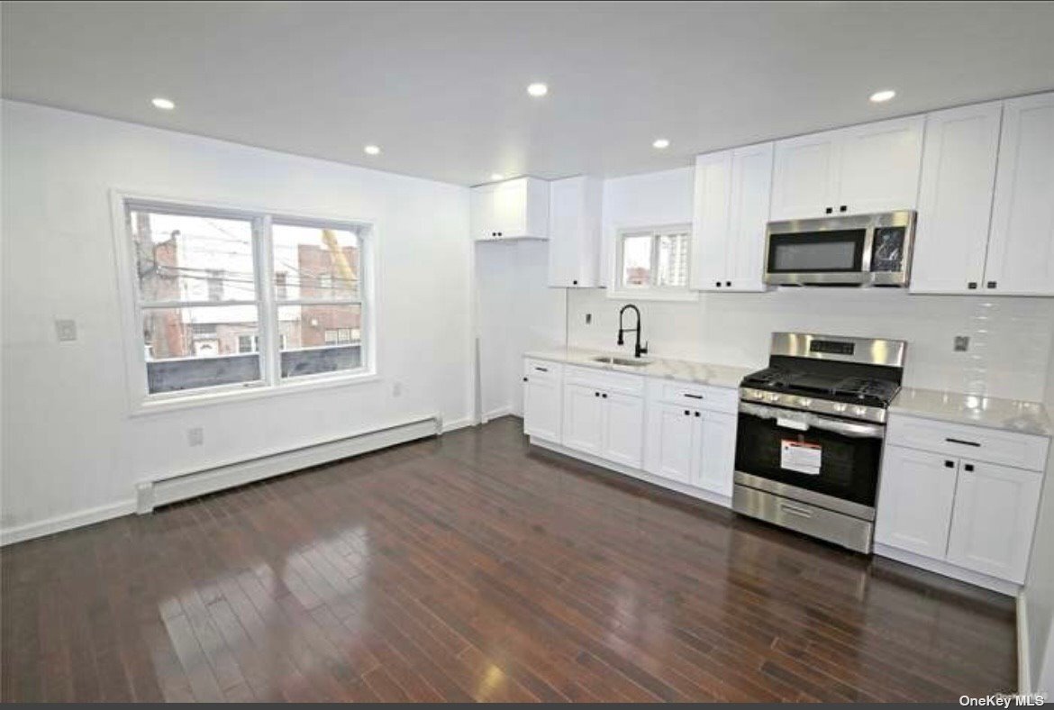 Building Photo - 122-29 Nellis St