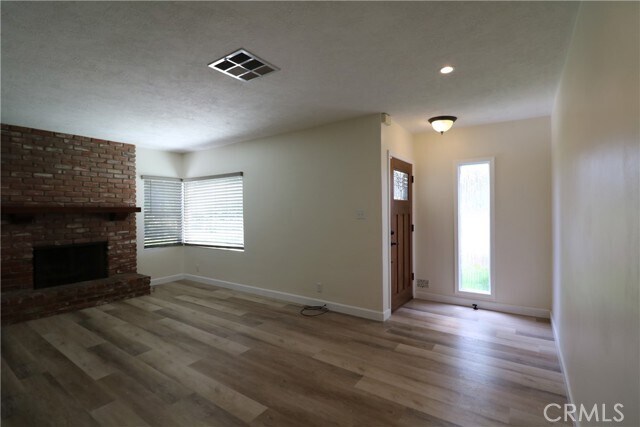Foto del edificio - 3217 W Clark Ave