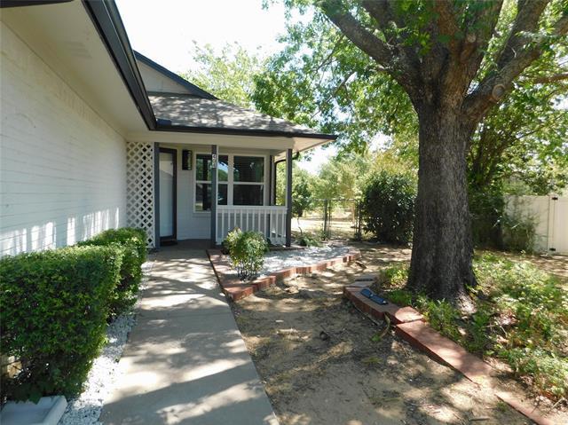 Foto del edificio - 404 Woodson Cir