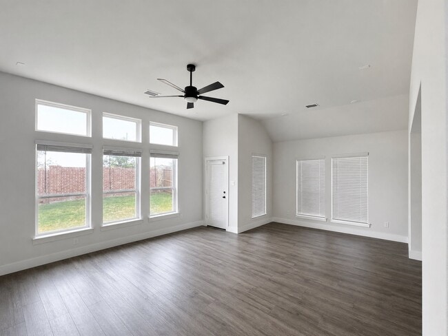Building Photo - 5936 Mustang Creek Ln
