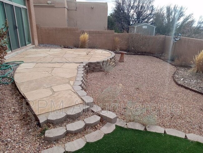 Foto del edificio - 7739 Cedar Canyon Rd NE