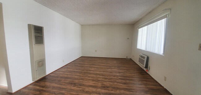 Building Photo - 325 N New Ave