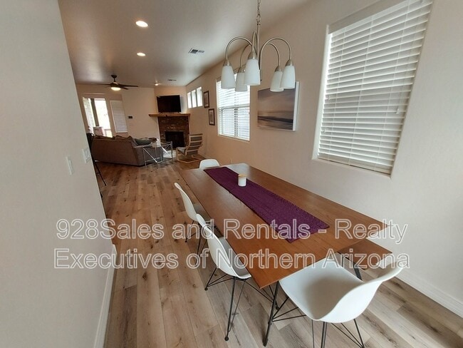 Building Photo - 2868 W Presidio Dr