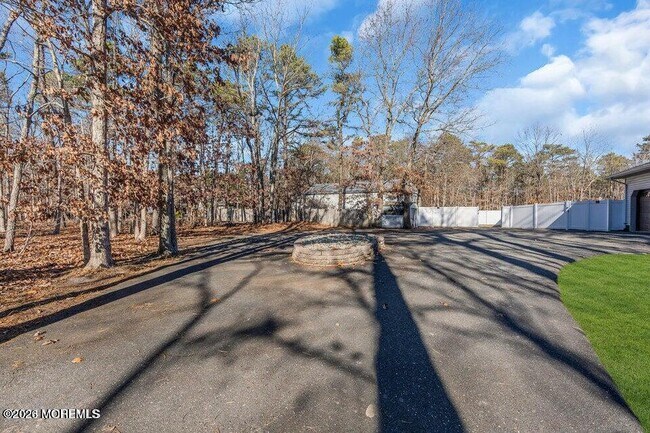 Foto del edificio - 60 Bowman Rd