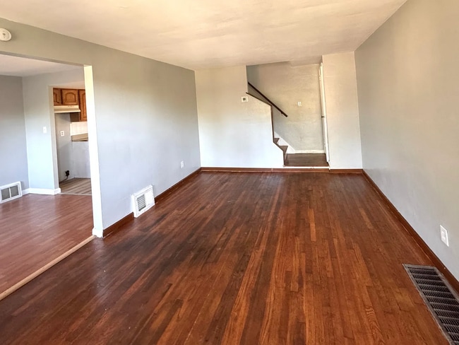 Building Photo - 233 Saylong Dr