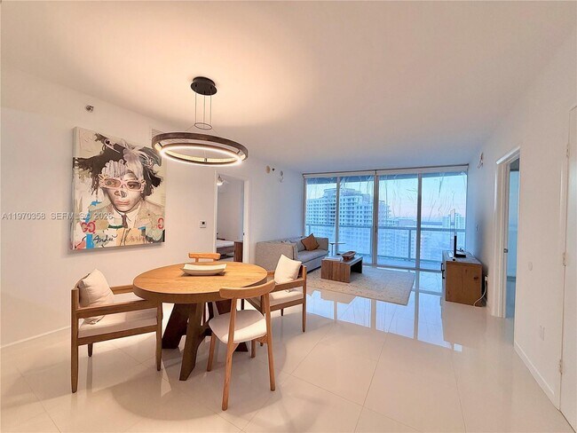 Foto del edificio - 465 Brickell Ave