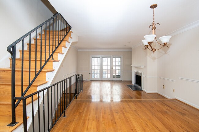 Foto del edificio - 4450 MacArthur Blvd NW