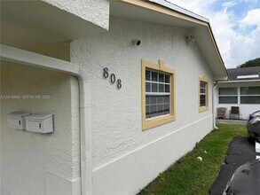 Building Photo - 808 SW 30th St