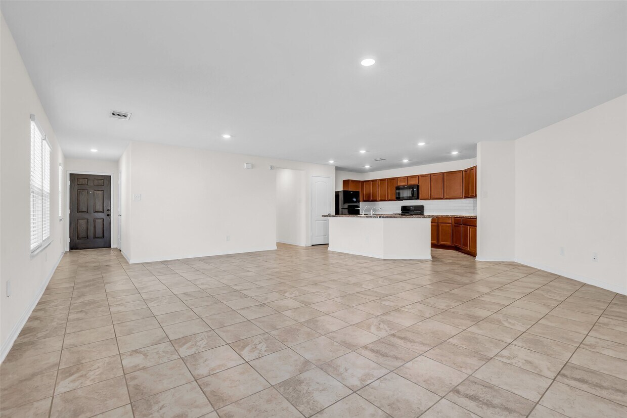 Foto del edificio - 6715 Hillsdale Creek Dr