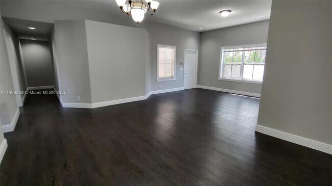 Building Photo - 675 Maplewood Ct