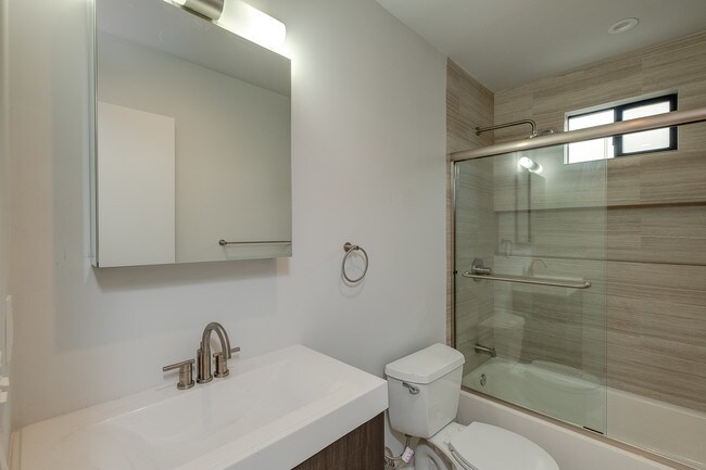 Building Photo - 2935 Duray Pl