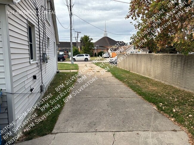 Foto del edificio - 13681 McKinley-