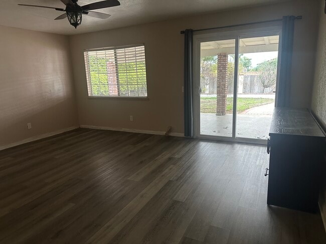 Building Photo - 13345 Victoria St