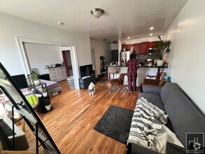 Building Photo - 1.5BR Flex 2BR 1BA w/ In-Unit Laundry In O...