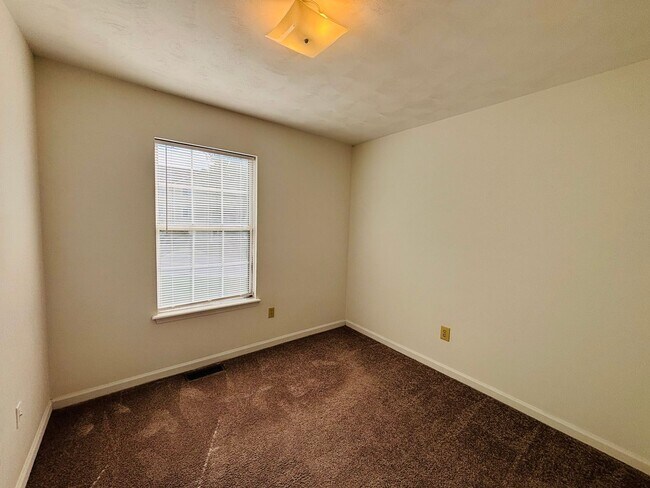 Foto del edificio - 4 Bedroom 2.5 half Bath Townhouse