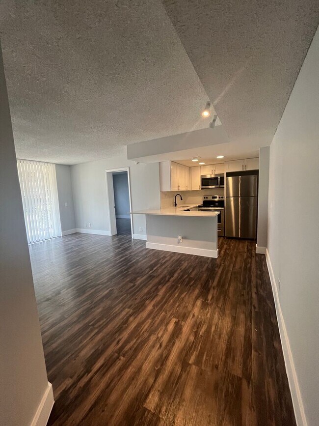 Building Photo - 706 Executive Center Dr
