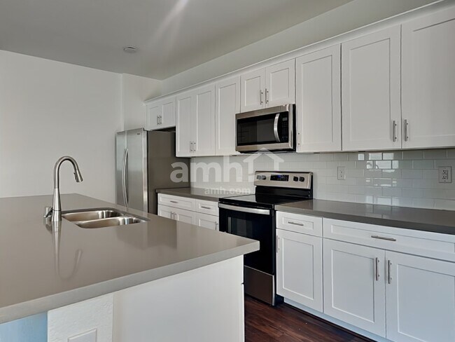 Building Photo - 8883 Carmine Cob Ave