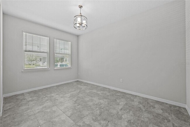 Foto del edificio - 8061 Glenlloyd Ave