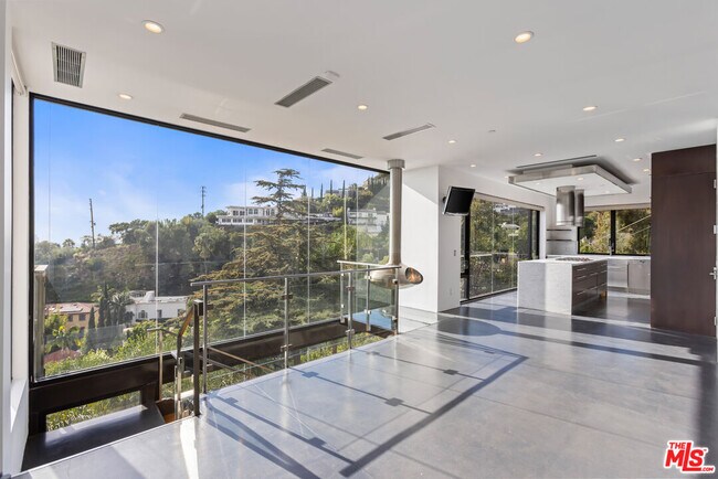 Foto del edificio - 8460 Harold Way