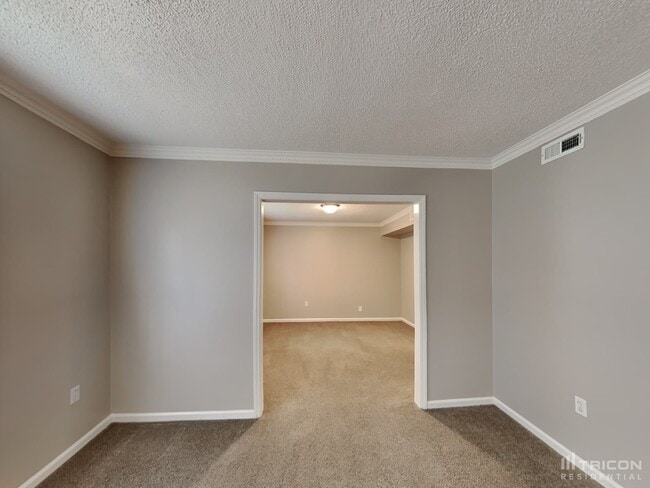Building Photo - 7400 Palmetto Ct