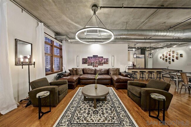 Building Photo - 877 Island Ave