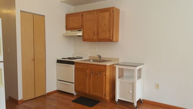 Foto del edificio - Graduate Hospital Area 1BR/1BA with Deck A...