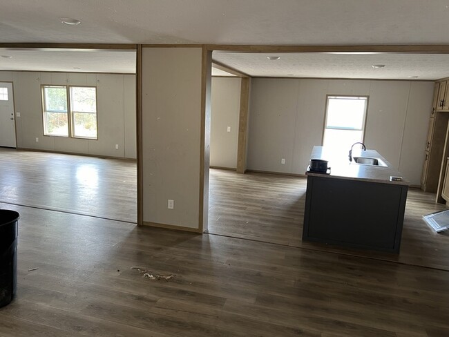 Building Photo - RENT TO OWN! For sale with OWNER FINANCING!