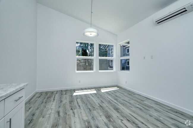 2BR, 1BA - 718 SF - Nyland Apartments