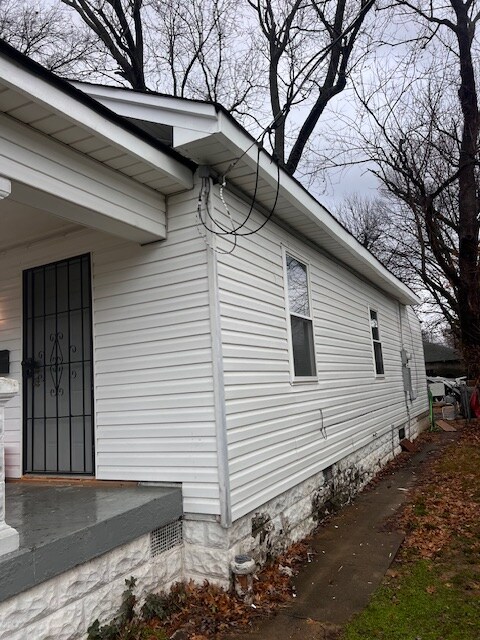 Building Photo - 2329 W Lee St