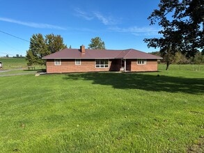 Building Photo - 725 W Pine Grove Rd