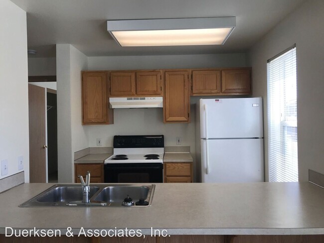 Foto del edificio - 2930-2960 NW Tyler Ave