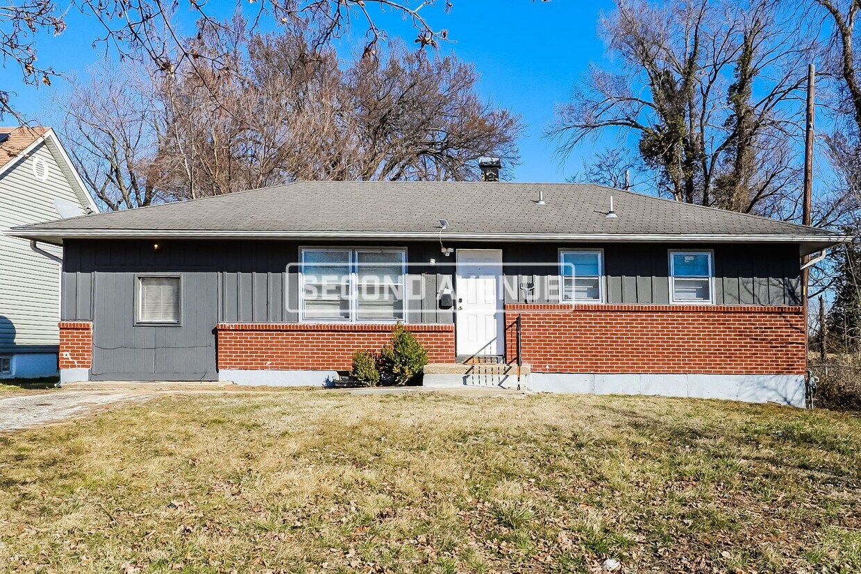 Primary Photo - 7429 College Ave