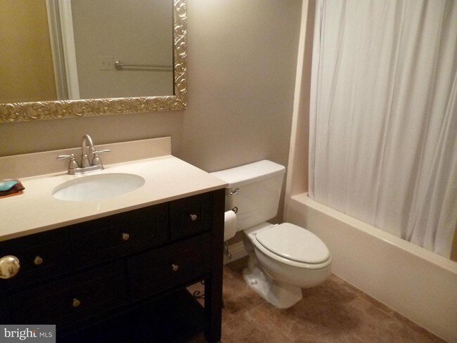 Foto del edificio - 604 Rolling Hill Walk